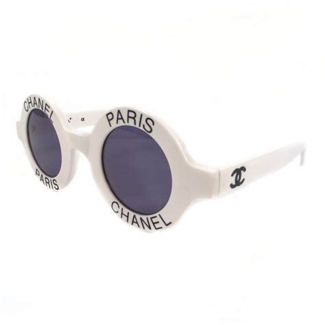 occhiali chanel con perla prezzo|Chanel occhiali fiocco.